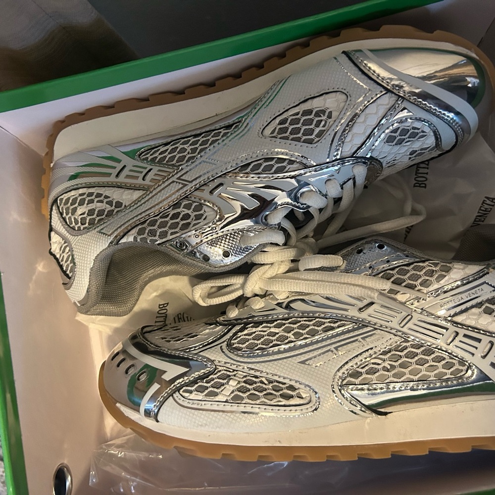 Bottega Veneta Silver and White Sneakers with Dynamic Design